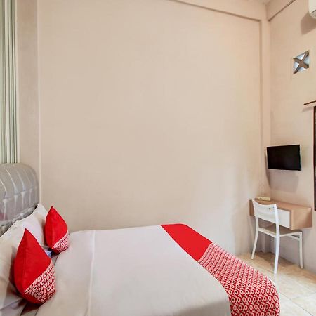 Oyo 3389 Sonya Homestay Syariah Tebing Tinggi Exterior foto