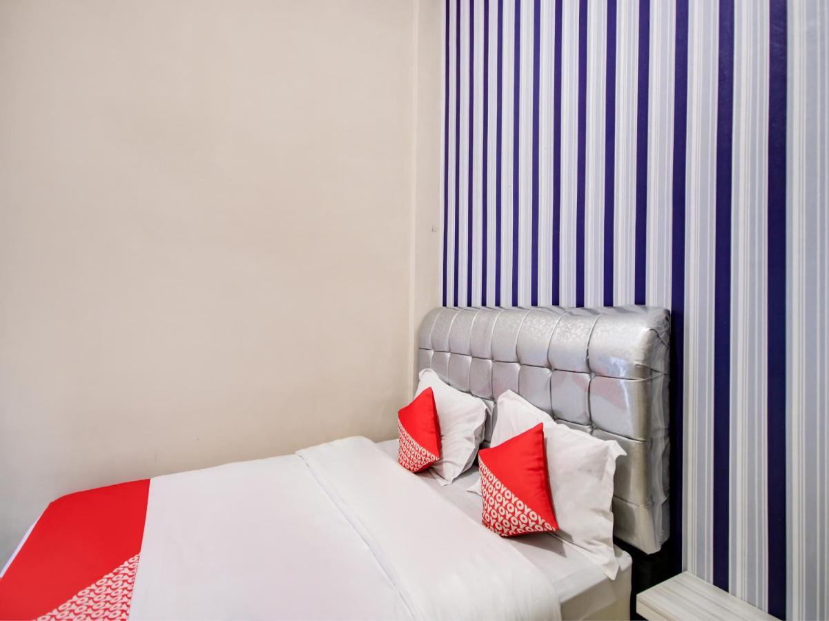 Oyo 3389 Sonya Homestay Syariah Tebing Tinggi Exterior foto
