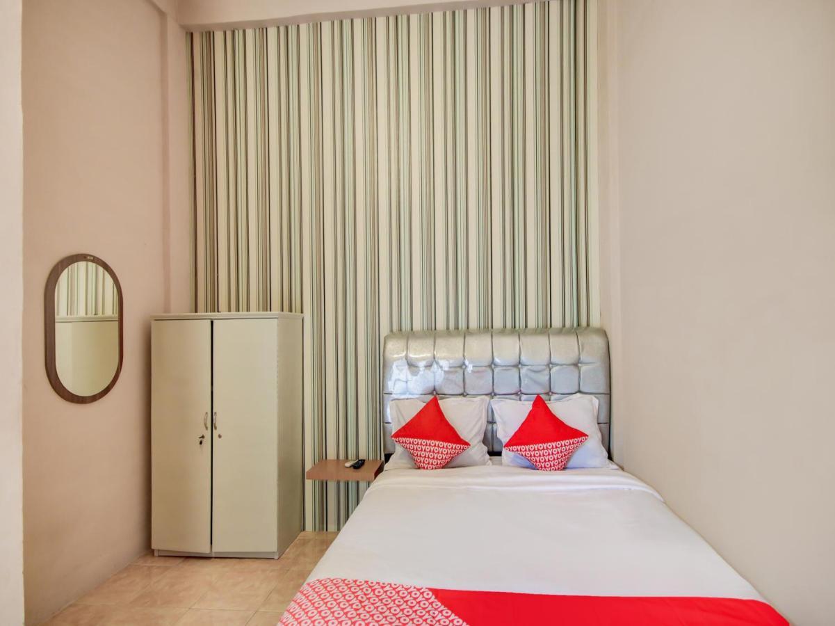 Oyo 3389 Sonya Homestay Syariah Tebing Tinggi Exterior foto
