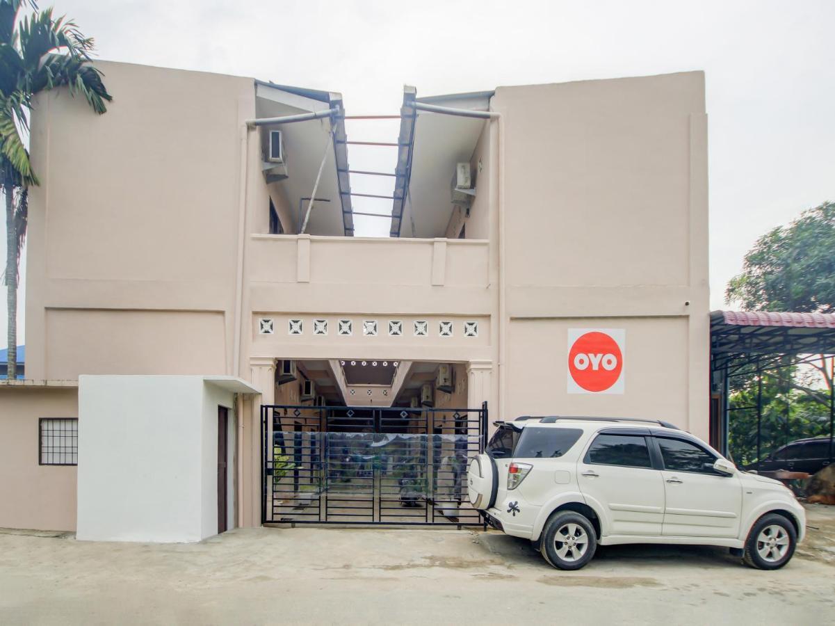 Oyo 3389 Sonya Homestay Syariah Tebing Tinggi Exterior foto