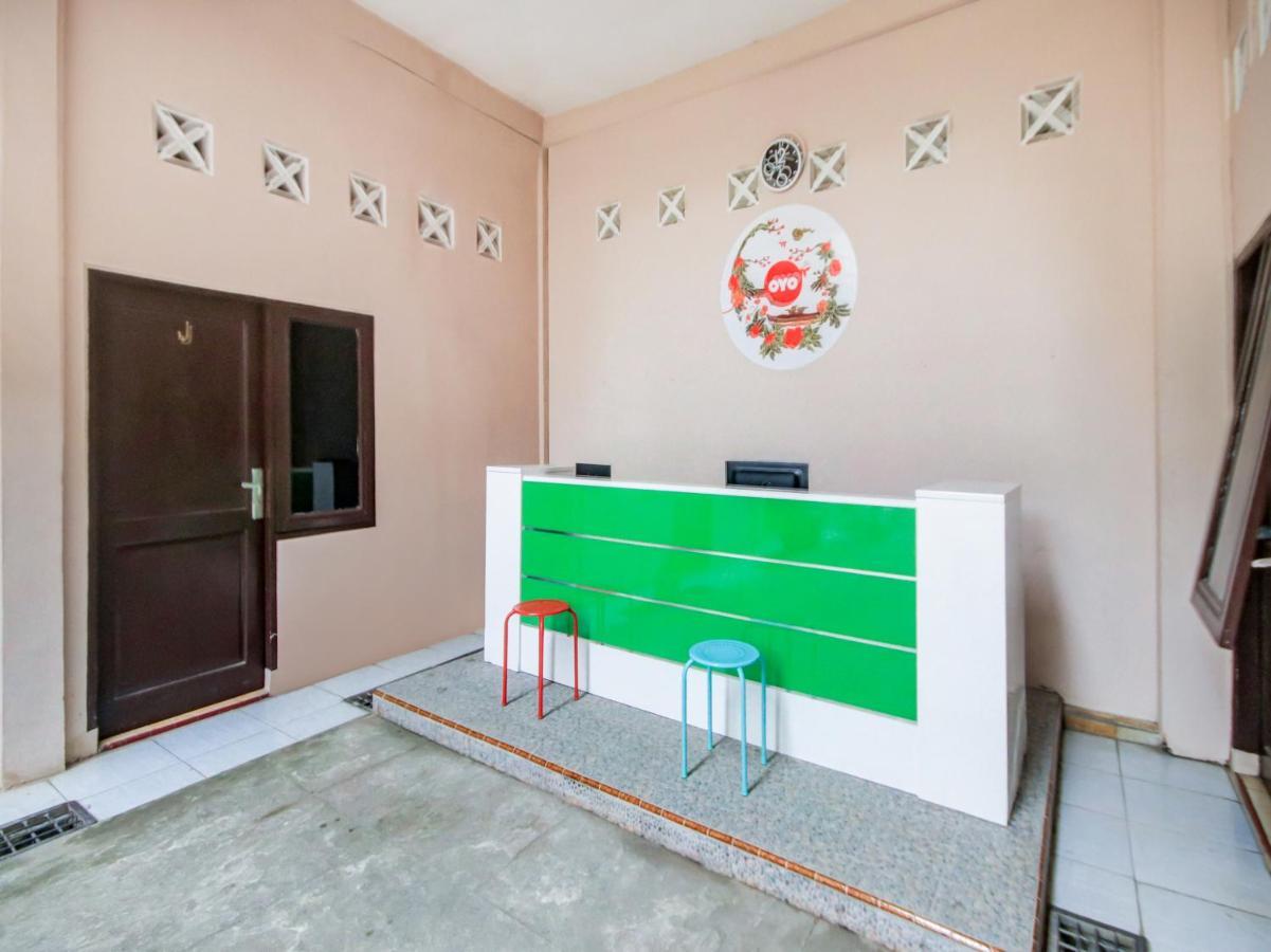 Oyo 3389 Sonya Homestay Syariah Tebing Tinggi Exterior foto