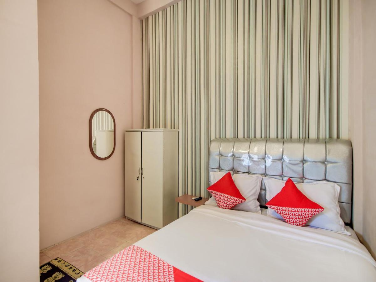 Oyo 3389 Sonya Homestay Syariah Tebing Tinggi Exterior foto
