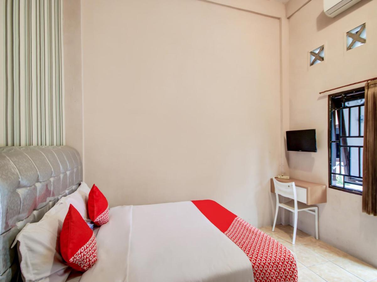 Oyo 3389 Sonya Homestay Syariah Tebing Tinggi Exterior foto