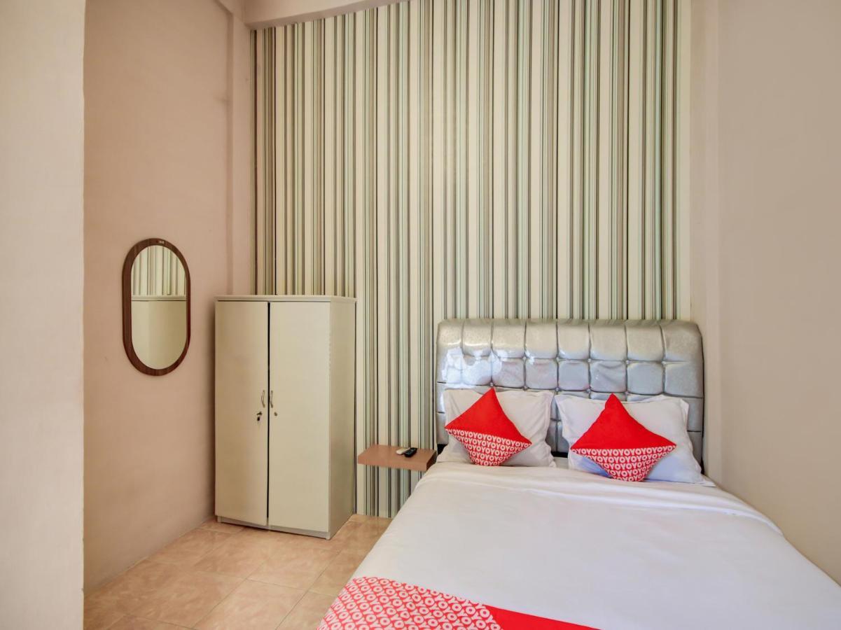 Oyo 3389 Sonya Homestay Syariah Tebing Tinggi Exterior foto
